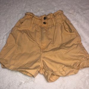 H & M woman’s shorts peach size 2